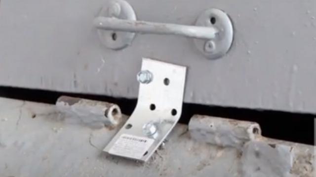 В костанайских многоэтажках заваривают мусоропроводы