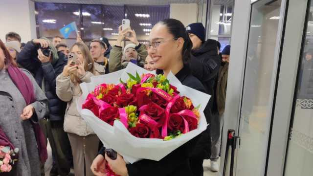 Участницу конкурса «Мисс Вселенная» встретили в Костанае