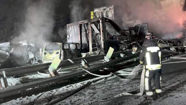 67 автомобилей столкнулись из-за гололёда, есть жертвы