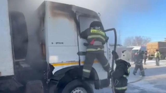 В Костанае загорелся грузовой автомобиль
