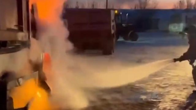 В Рудном загорелся грузовик