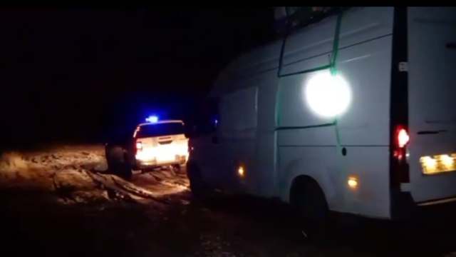 Иностранцы увязли в грязи на костанайской дороге