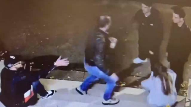 Пару избили за отказ в знакомстве у бара: сломаны нос и нога