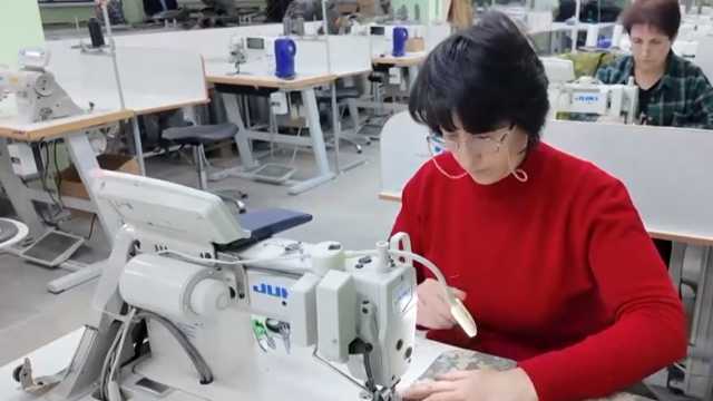 Военные парашюты начали шить в Костанае — видео