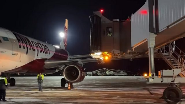 Телескопический трап начал работать в аэропорту Костаная