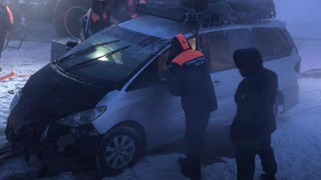 Из затонувшей машины вытащили тело ребёнка: детали ЧП