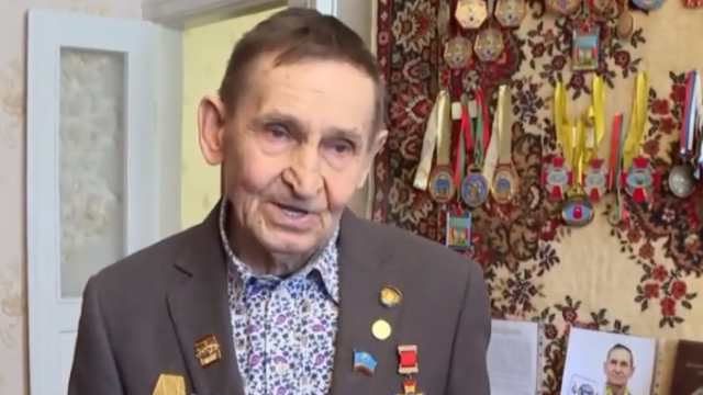Легендарный гиревик Чебаный отметил 85-летие в Костанае