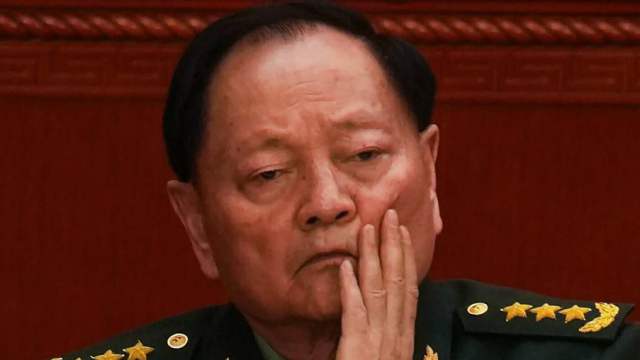 Военные взяли под контроль Запретный город в Китае