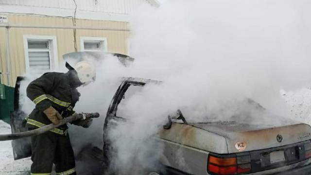 Автомобиль загорелся на морозе в частном секторе Костаная
