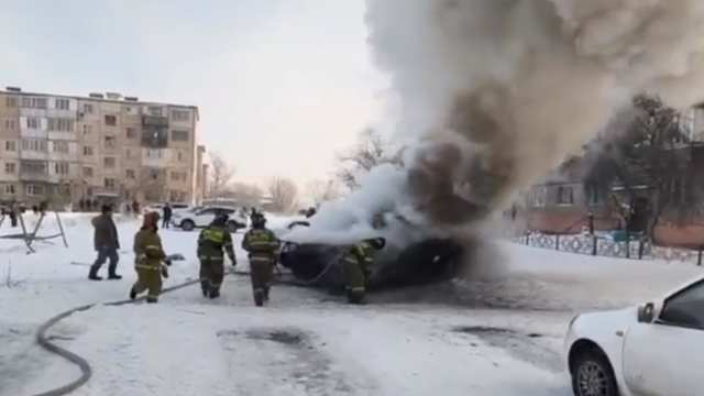 Автомобиль с газовыми баллонами загорелся в Аркалыке