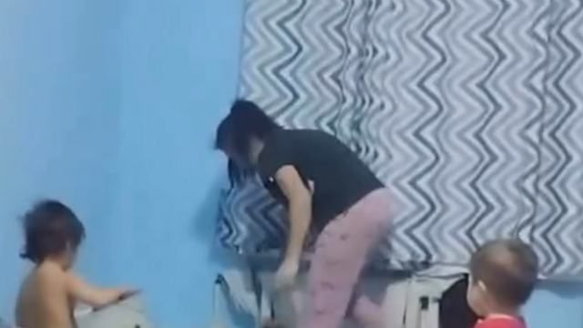 Ногами и руками: мать жестоко избила маленького сына