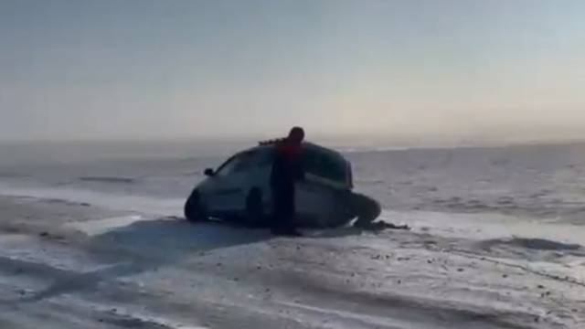 Иностранцев вытащили из кювета в Костанайской области