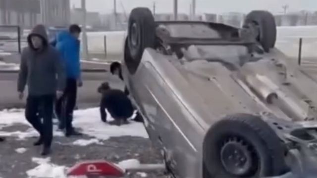 Девушка на экзамене по вождению перевернула автомобиль