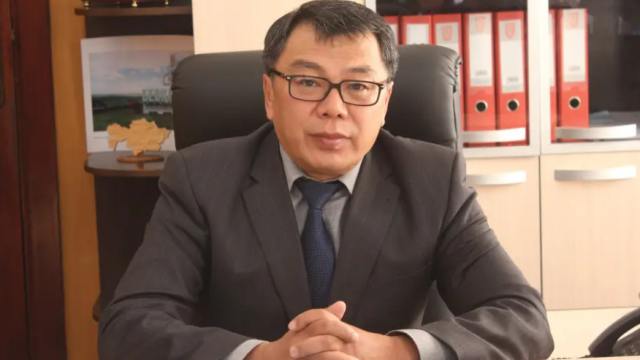 Судимый за взятку чиновник стал почётным гражданином