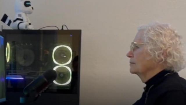 Бабушка ведёт стримы по Minecraft, чтобы вылечить внука