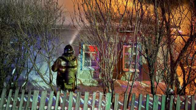 Взрыв предотвращён: дом горел в костанайской Дубинке