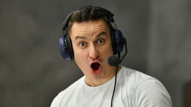 Омский комментатор оскорбил юных хоккеистов из Казахстана