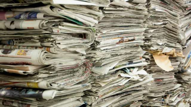 Как когда-то пионеры: костанайские дети собирают макулатуру