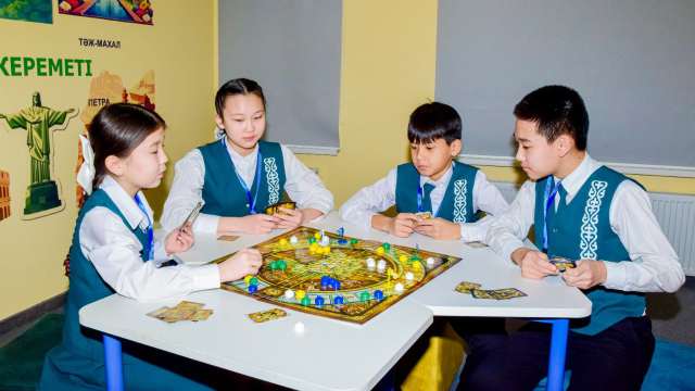 В Рудном распахнула двери новая школа на 900 мест