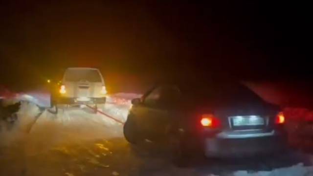 Беременную женщину эвакуировали с трассы под Костанаем