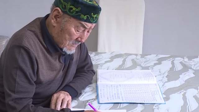 85-летний аксакал решает сложнейшие математические задачи