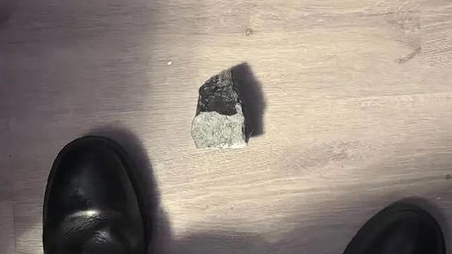 Фрагмент метеорита пробил крышу дома в США