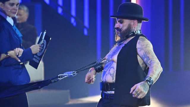 Мужчина с самыми сильными сосками установил новый рекорд