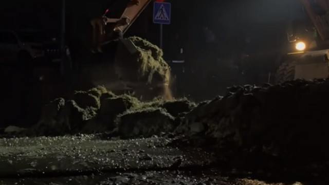 Перелив воды через трассу случился в Костанайской области