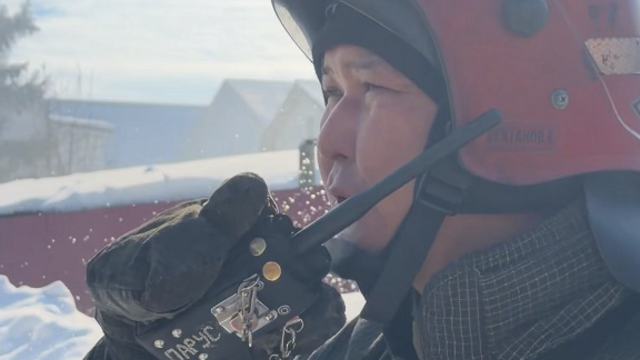 В Костанае загорелся дом с автомобилем во дворе