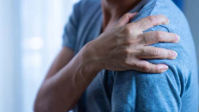 Обычная боль в плече может быть сигналом опасной болезни