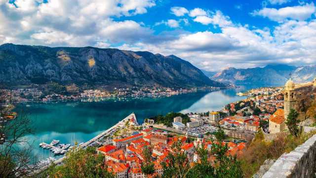 Черногория ввела временный безвиз для казахстанцев — детали