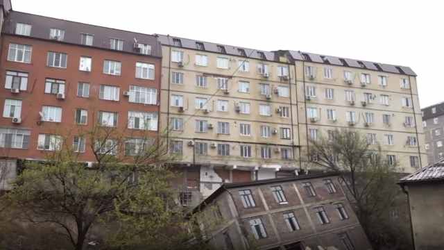 Чиновники разрешили строить многоэтажки в русле реки