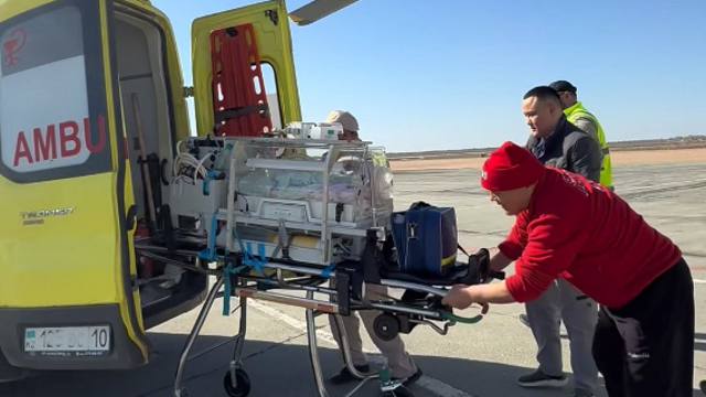 Грудничка доставили спецбортом из Аркалыка в Костанай