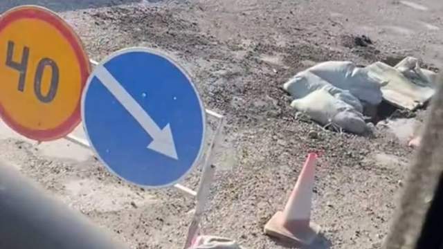 В Костанайской области продырявился мост через реку