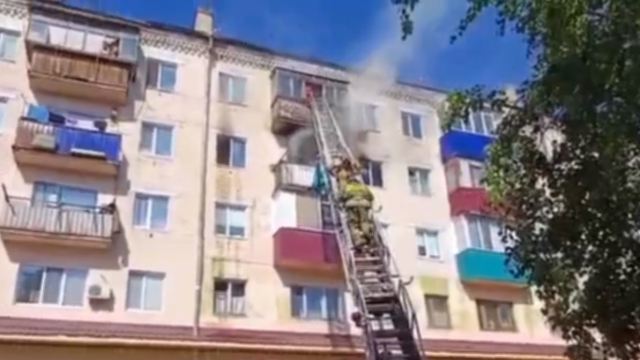 Пожар в Рудном: спасены четверо горожан, 14 — эвакуированы