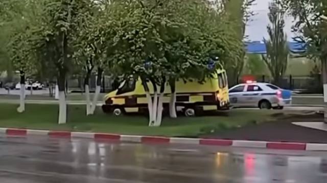 Карета скорой помощи сбила пешехода в Рудном — видео