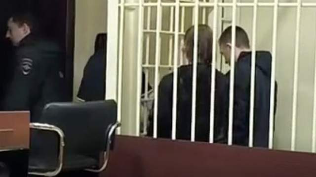 Парочка держала ребёнка в коробке и не давала ему еды