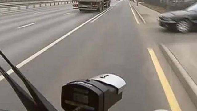 Камеры на автобусах будут фиксировать нарушителей ПДД