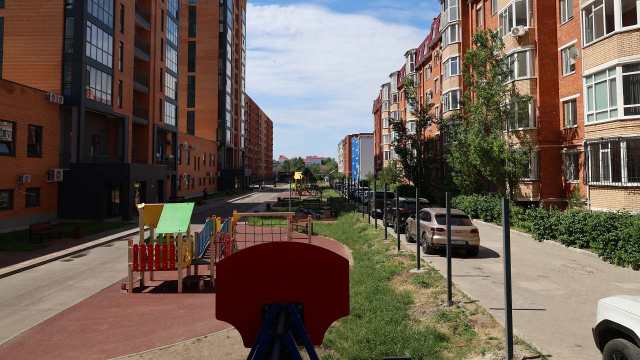 В Костанае жители двух домов спорят из-за детской площадки