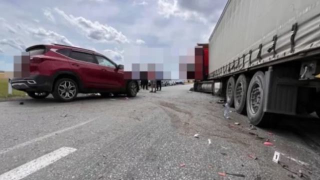 Пенсионерка на Kia врезалась в фуру в Костанайской области