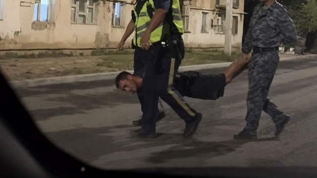 Стражи порядка доставили дебошира в наркоцентр по воздуху