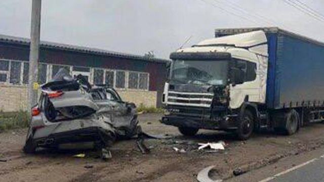 14-летний школьник сел за руль, врезался в фуру и погиб