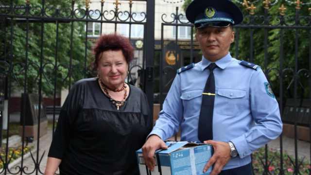 Бдительный пассажир такси уберёг женщину от потери денег
