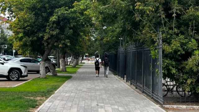 Железные заборы уберут с центрального проспекта в Костанае