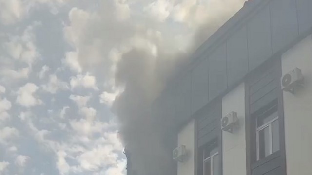 При пожаре в центре Костаная спасена женщина