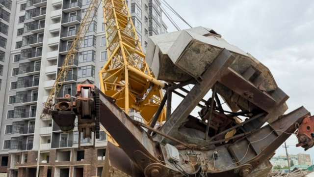 Строитель выпал из кабины башенного крана и погиб