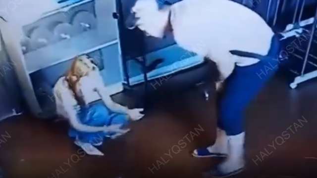 Девушка пнула парня по лицу и получила стеклом по голове