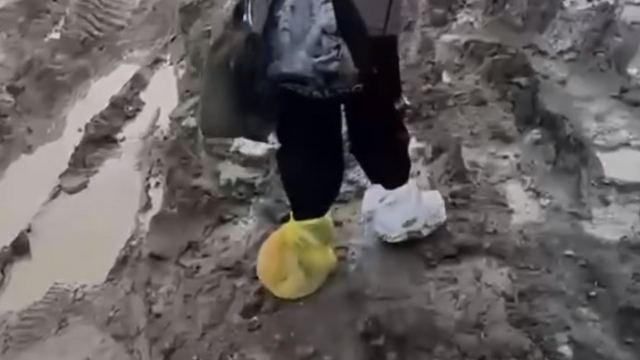 Улица в Аркалыке стала напоминать грязное месиво