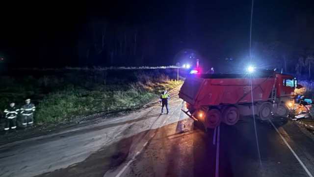 Три школьницы разбились насмерть в ДТП с самосвалом