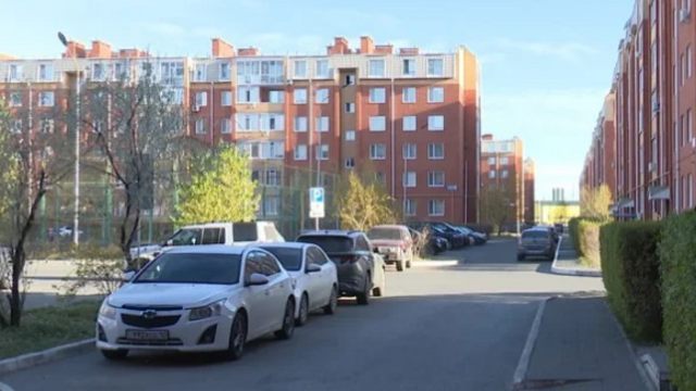 «Машины в два ряда»: костанайцам не хватает парковок